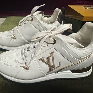 Louis Vuitton Women's Sneakers in White and Gold